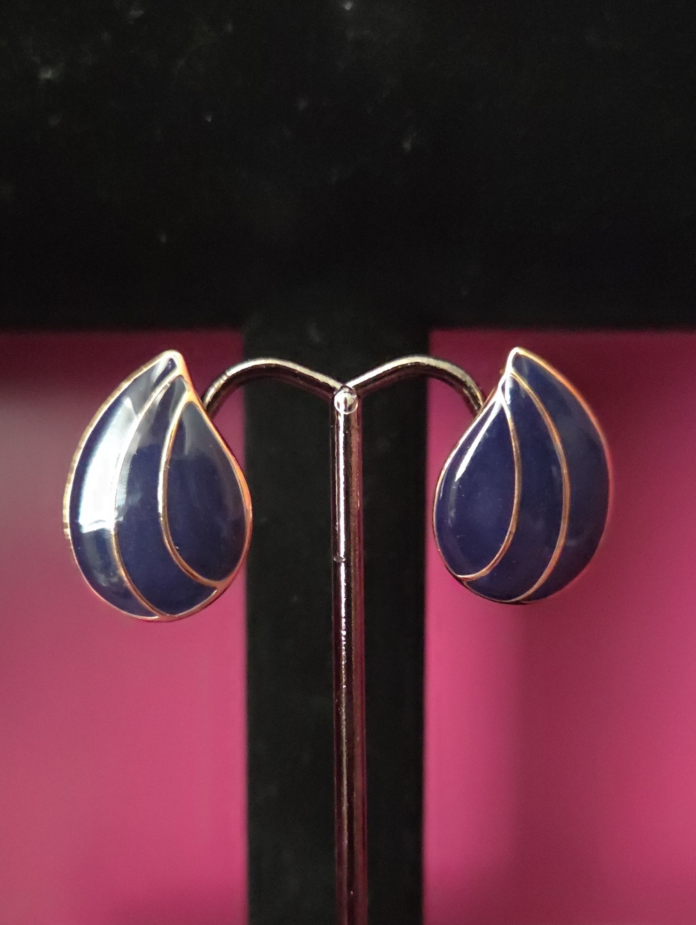 Vintage 80s Navy Blue & Gold-Tone Teardrop Enamel Earrings